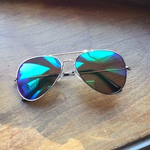 Classic Green Aviator Sunglasses